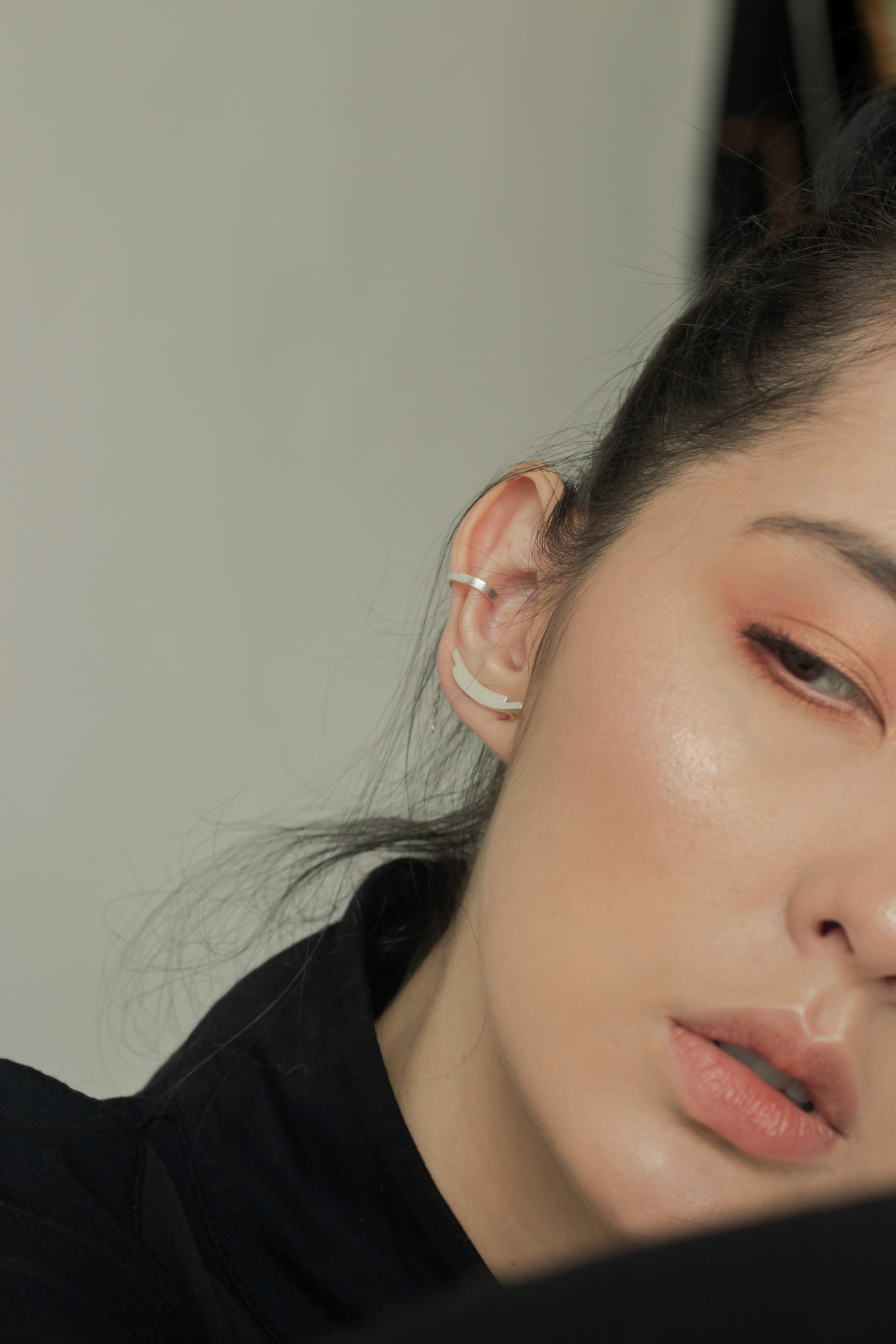 ¿Sabes qué son aretes tipo ear cuff o sin agujero?